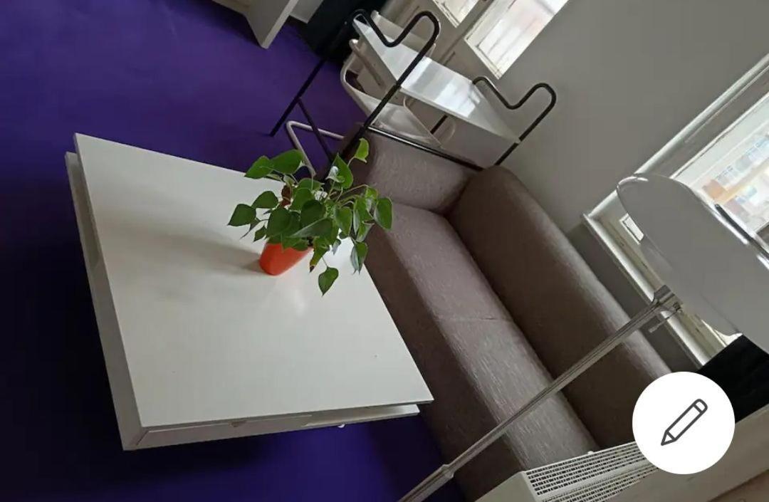Private Bedroom Near Alexanderplatz In Sharing