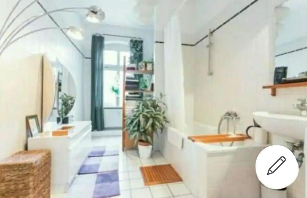 Private Bedroom Near Alexanderplatz In Sharing Privatunterkunft *