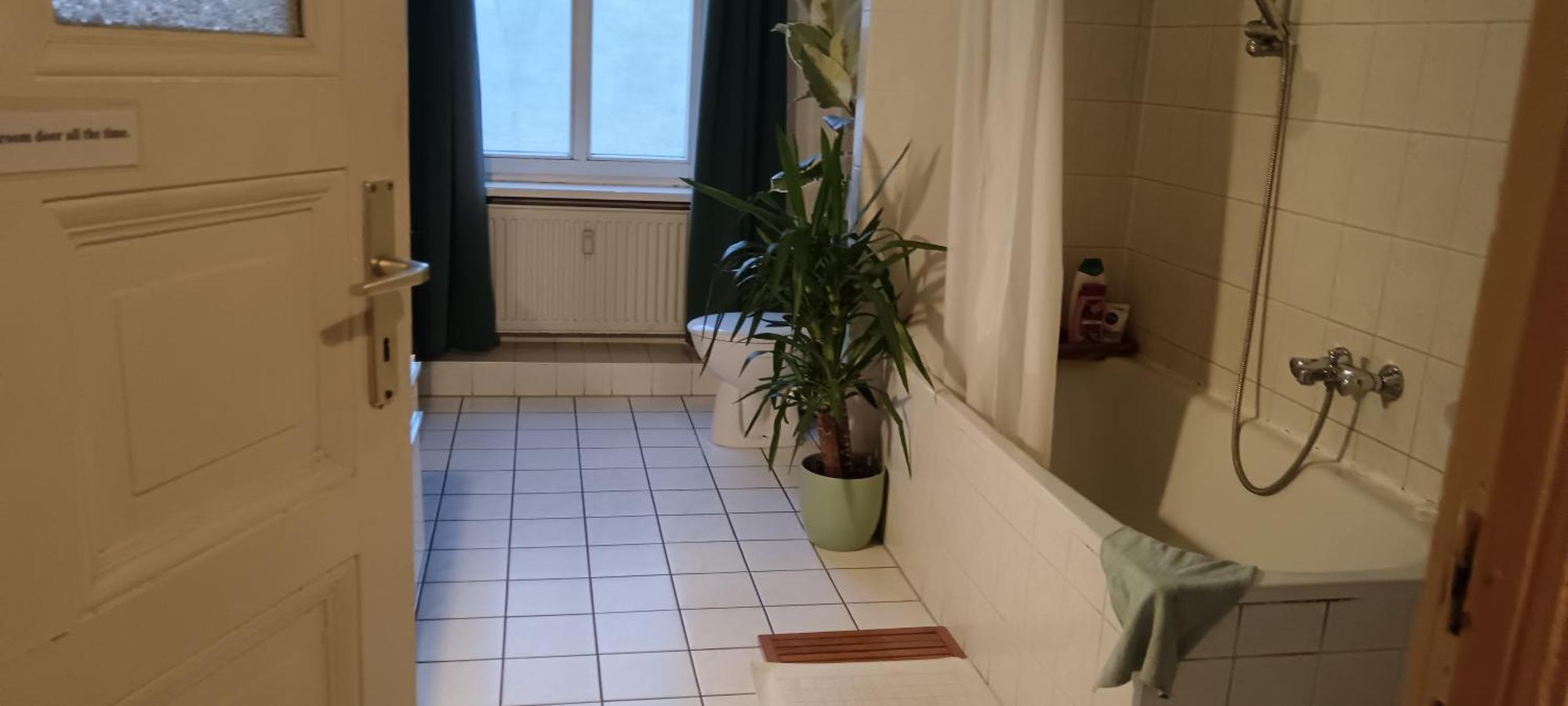 Private Bedroom Near Alexanderplatz In Sharing Privatunterkunft *